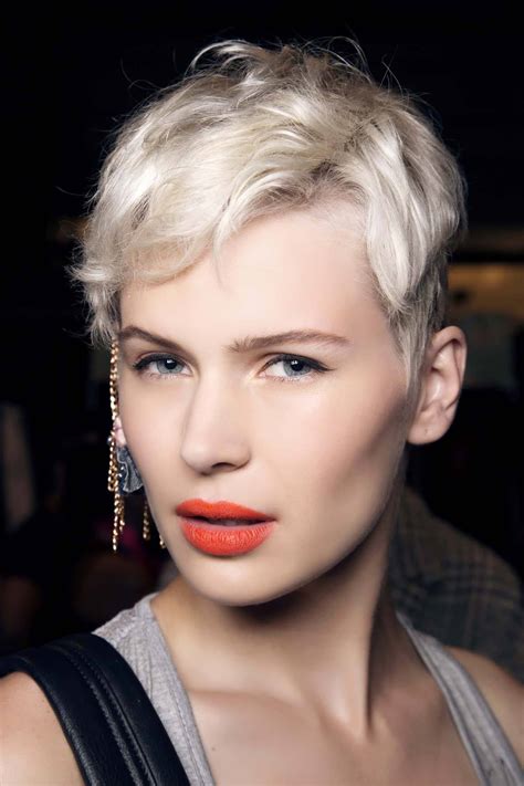 blonde very short hair|short blonde haircuts female.